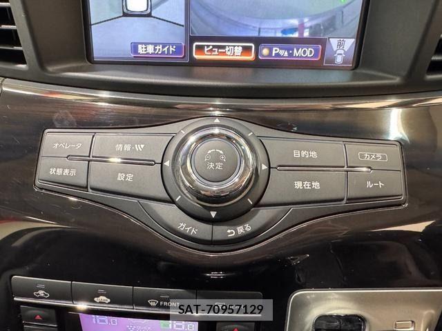 Nissan ELGRAND 2017-06 6243815-14