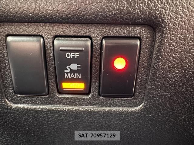 Nissan ELGRAND 2017-06 6243815-24