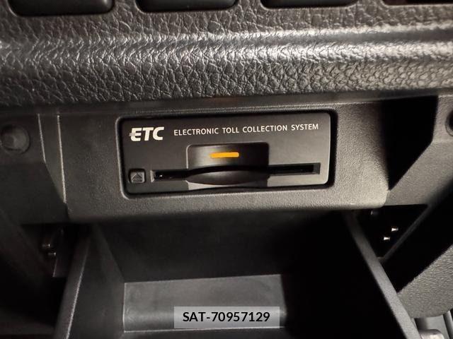 Nissan ELGRAND 2017-06 6243815-25