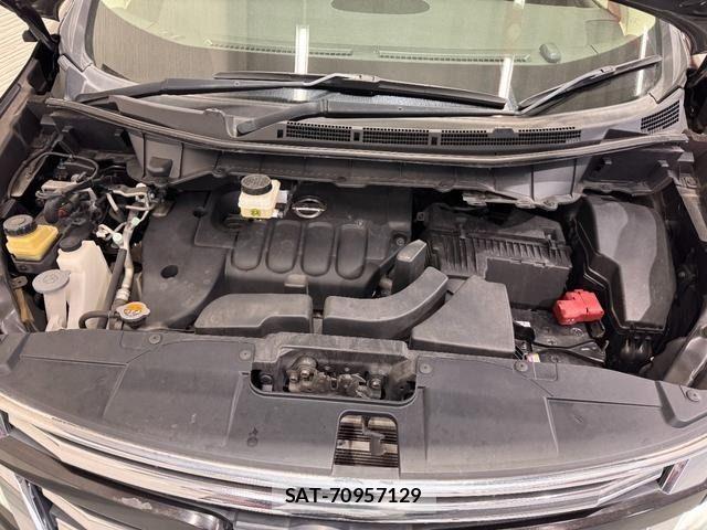 Nissan ELGRAND 2017-06 6243815-27