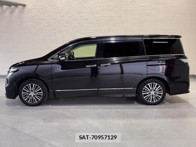 Nissan ELGRAND 2017-06 6243815-2