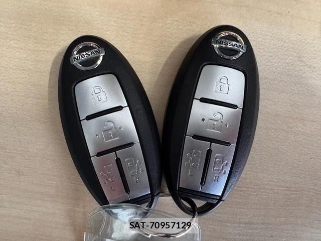 Nissan ELGRAND 2017-06 6243815-29