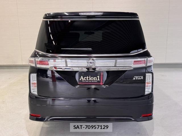 Nissan ELGRAND 2017-06 6243815-3