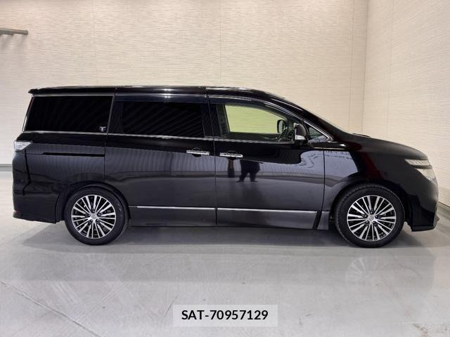 Nissan ELGRAND 2017-06 6243815-4
