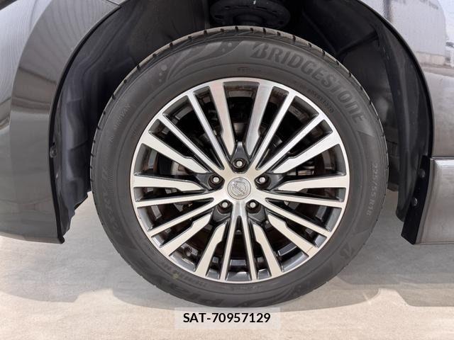 Nissan ELGRAND 2017-06 6243815-5