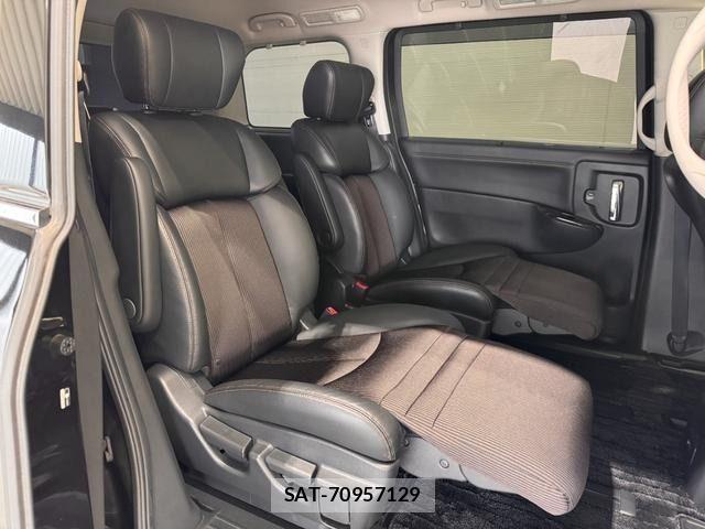 Nissan ELGRAND 2017-06 6243815-7
