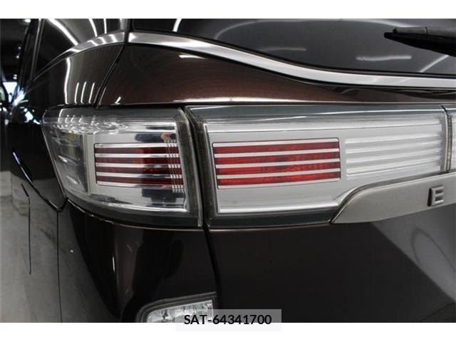 Nissan ELGRAND 2014-11 6303944-17