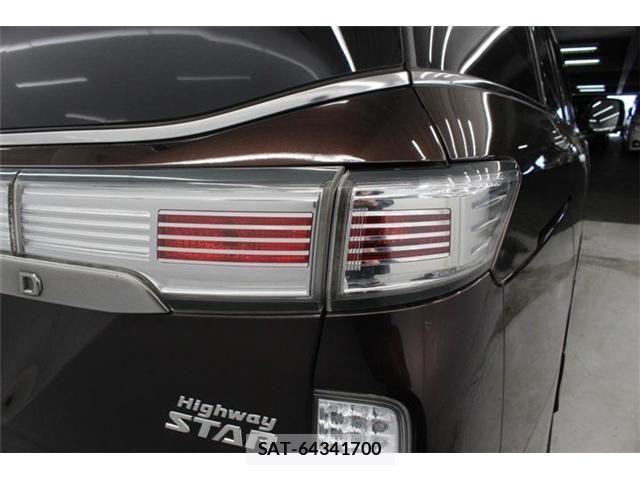 Nissan ELGRAND 2014-11 6303944-18