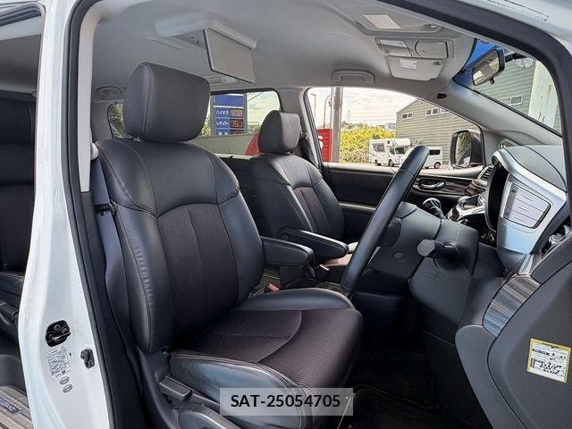 Nissan ELGRAND 2015-07 6526079-12