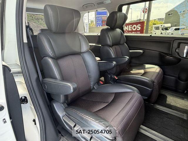 Nissan ELGRAND 2015-07 6526079-14