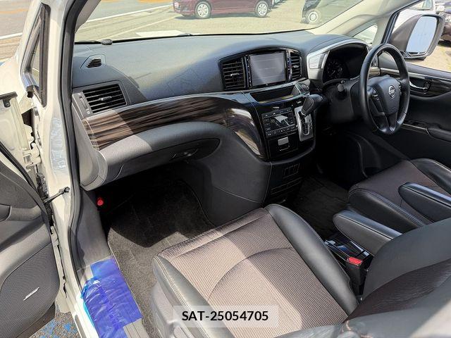 Nissan ELGRAND 2015-07 6526079-18