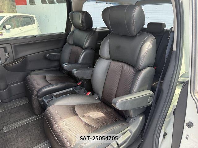 Nissan ELGRAND 2015-07 6526079-19