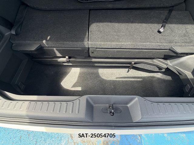 Nissan ELGRAND 2015-07 6526079-22