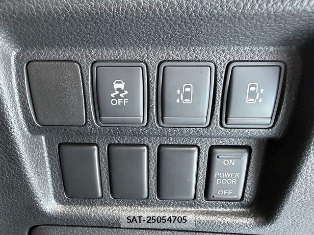 Nissan ELGRAND 2015-07 6526079-27