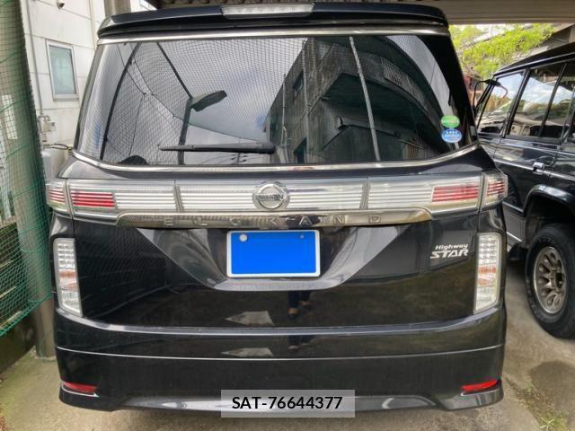 Nissan ELGRAND 2017-04 6611717-12