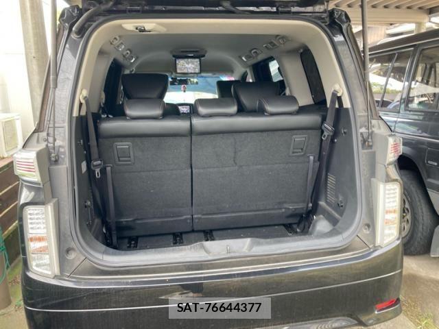 Nissan ELGRAND 2017-04 6611717-14