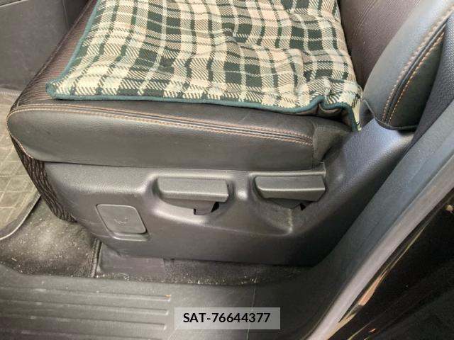 Nissan ELGRAND 2017-04 6611717-15