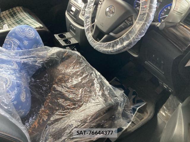 Nissan ELGRAND 2017-04 6611717-16