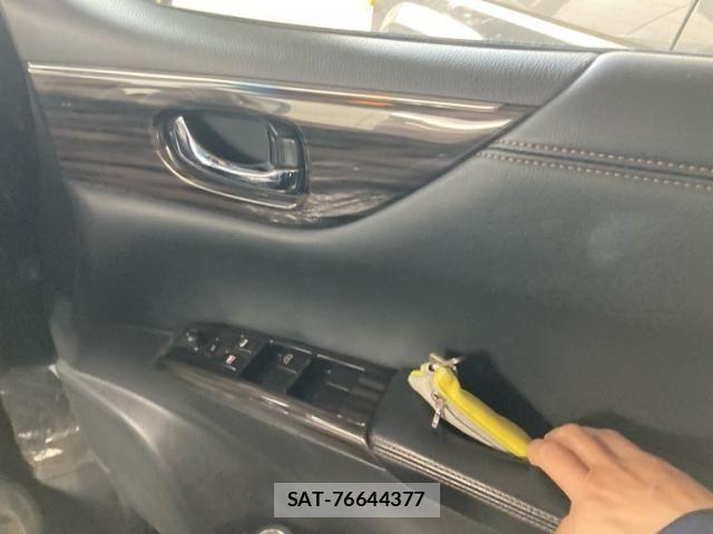 Nissan ELGRAND 2017-04 6611717-17