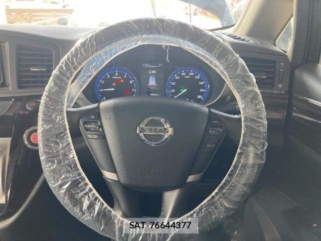 Nissan ELGRAND 2017-04 6611717-18