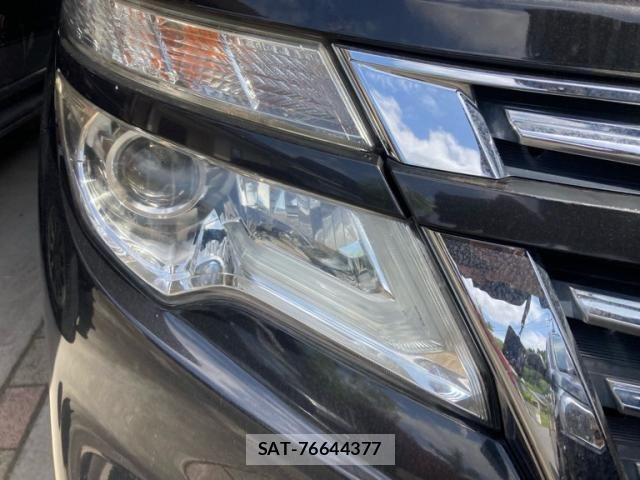 Nissan ELGRAND 2017-04 6611717-1