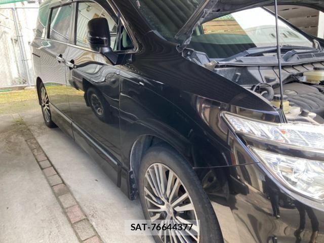 Nissan ELGRAND 2017-04 6611717-3