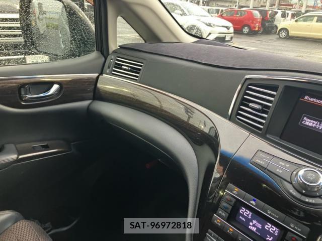 Nissan ELGRAND 2011-07 6611725-16