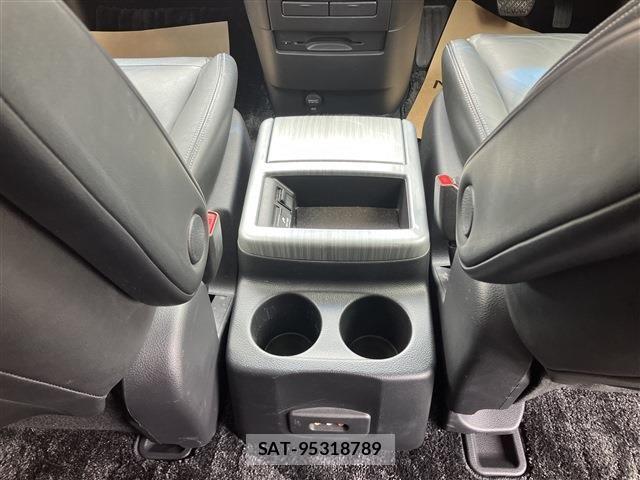 Nissan ELGRAND 2016-11 6641522-20