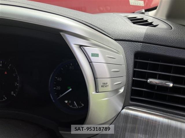 Nissan ELGRAND 2016-11 6641522-25