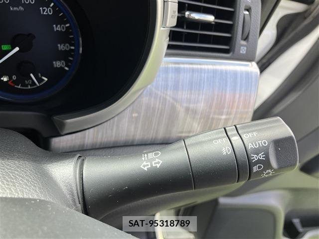 Nissan ELGRAND 2016-11 6641522-29