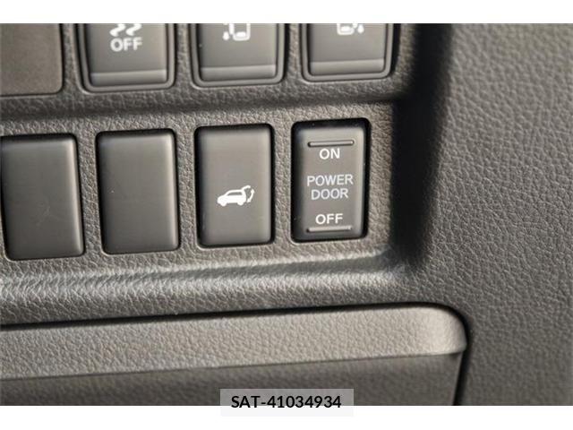 Nissan ELGRAND 2017-08 6671218-13
