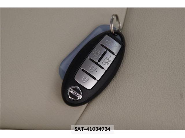 Nissan ELGRAND 2017-08 6671218-17