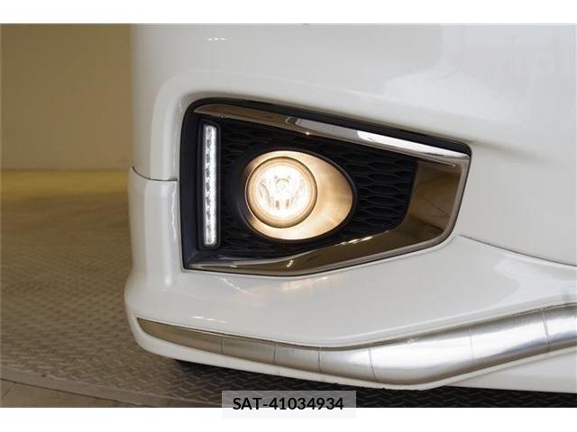 Nissan ELGRAND 2017-08 6671218-26