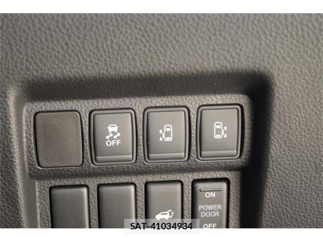 Nissan ELGRAND 2017-08 6671218-5