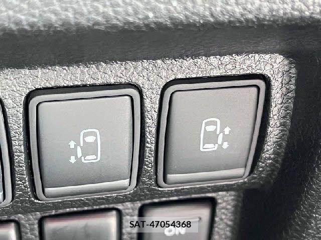 Nissan ELGRAND 2017-11 6675853-11