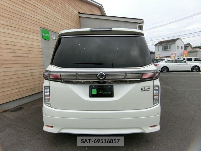 Nissan ELGRAND 2016-02 6675854-1
