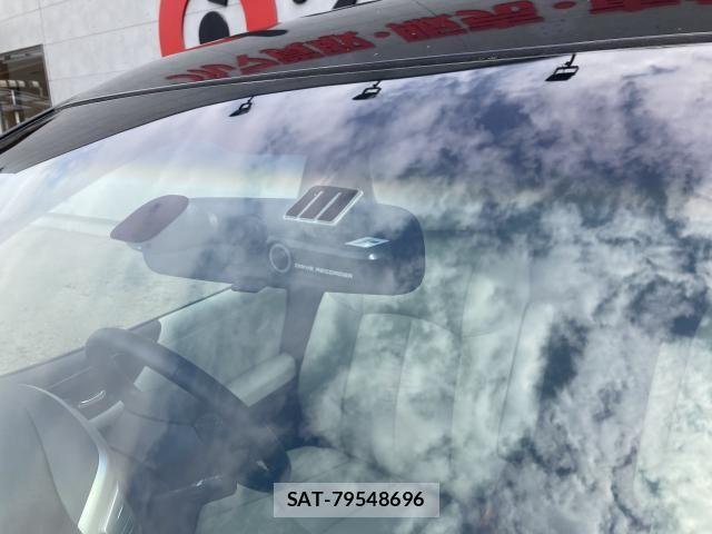Nissan ELGRAND 2017-03 6675851-12