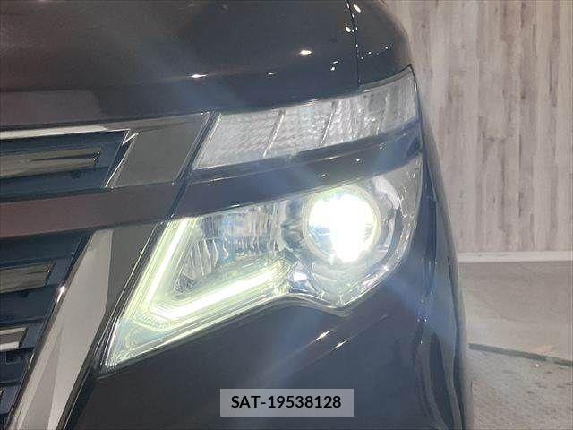Nissan ELGRAND 2015-03 6682651-10