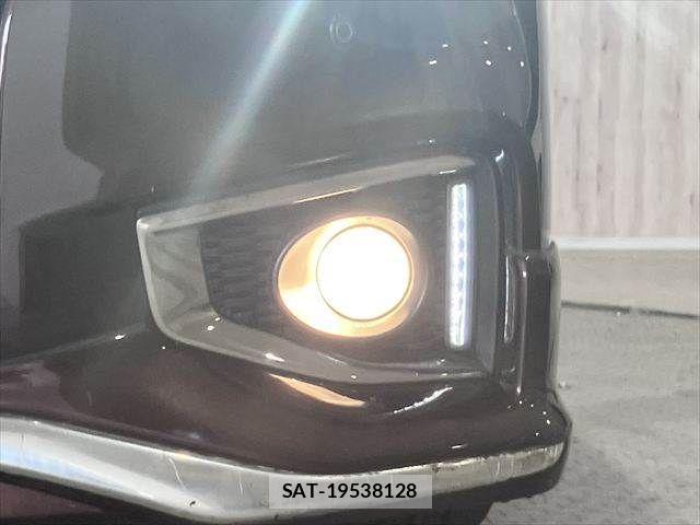 Nissan ELGRAND 2015-03 6682651-11