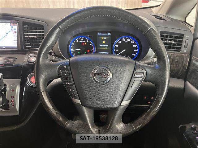 Nissan ELGRAND 2015-03 6682651-12