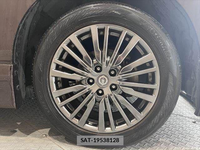 Nissan ELGRAND 2015-03 6682651-13