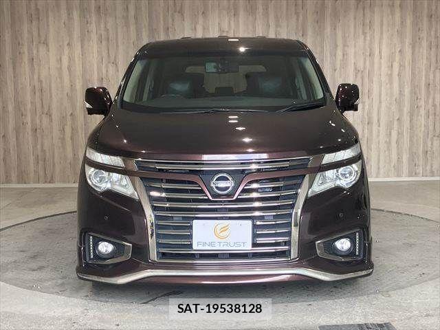 Nissan ELGRAND 2015-03 6682651-14