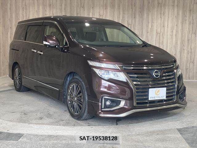 Nissan ELGRAND 2015-03 6682651-15