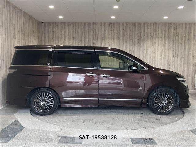 Nissan ELGRAND 2015-03 6682651-16