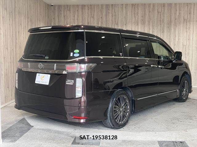 Nissan ELGRAND 2015-03 6682651-17