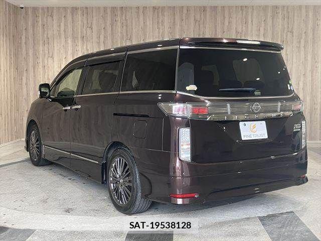 Nissan ELGRAND 2015-03 6682651-19