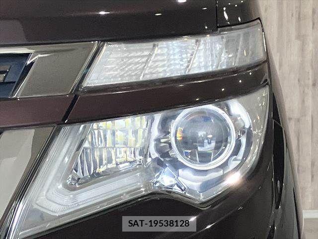 Nissan ELGRAND 2015-03 6682651-23
