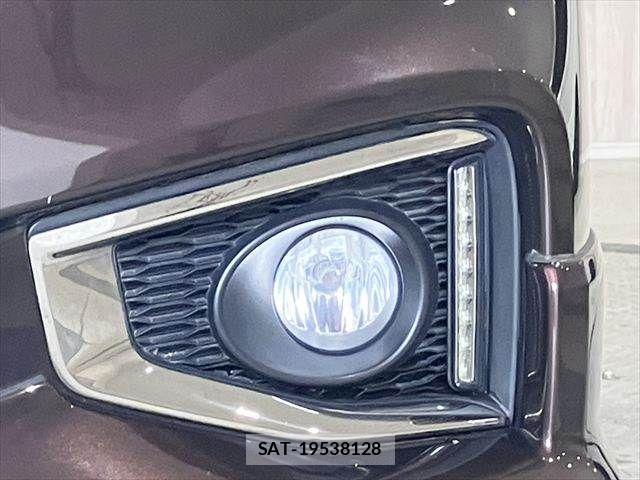Nissan ELGRAND 2015-03 6682651-25