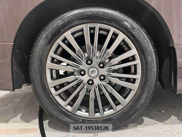 Nissan ELGRAND 2015-03 6682651-27