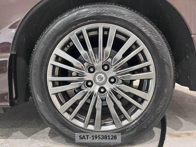 Nissan ELGRAND 2015-03 6682651-28